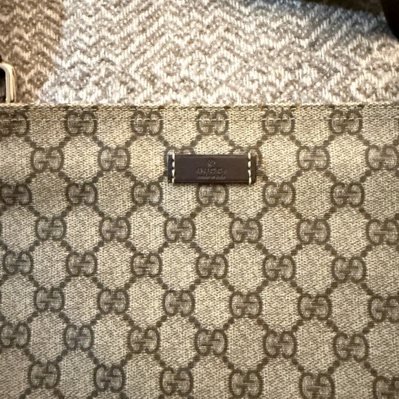 🛵🤎Authentic Gucci Leather Shoulder Bag, Condition: 9.5/10 - Picture 4 of 7